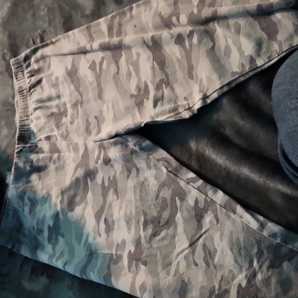 Camo capri leggings